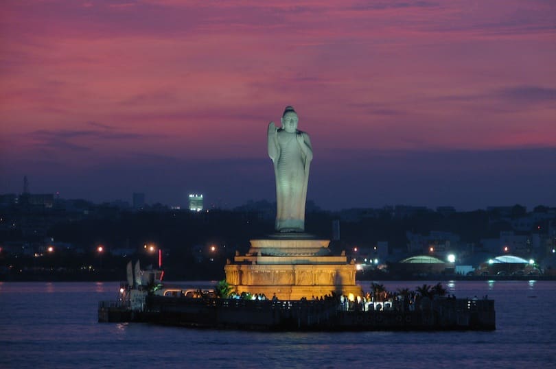 Hussain_Sagar_Buddha_Statue