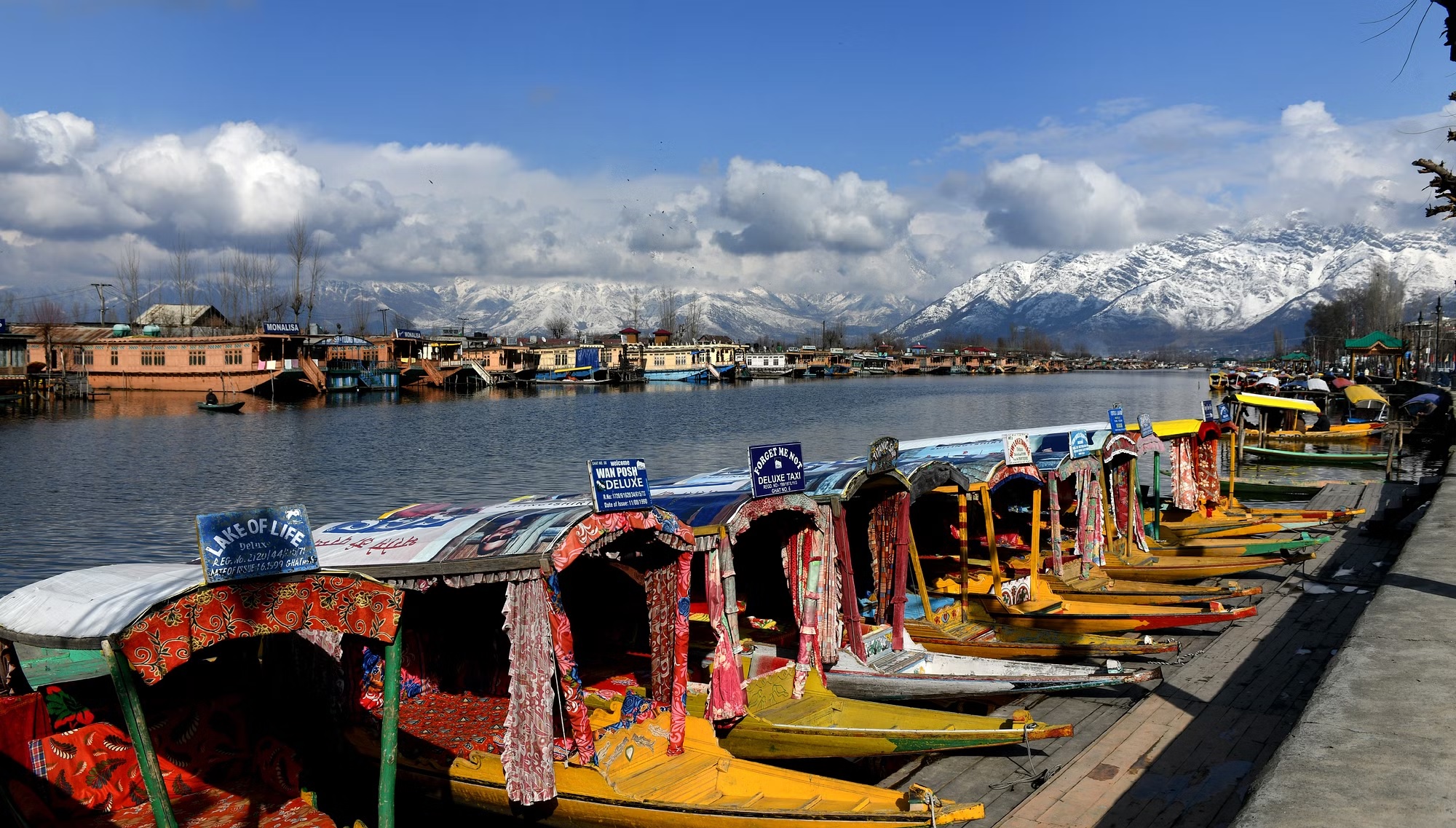 Dal Lake, Kashmir: A Complete Travel Guide