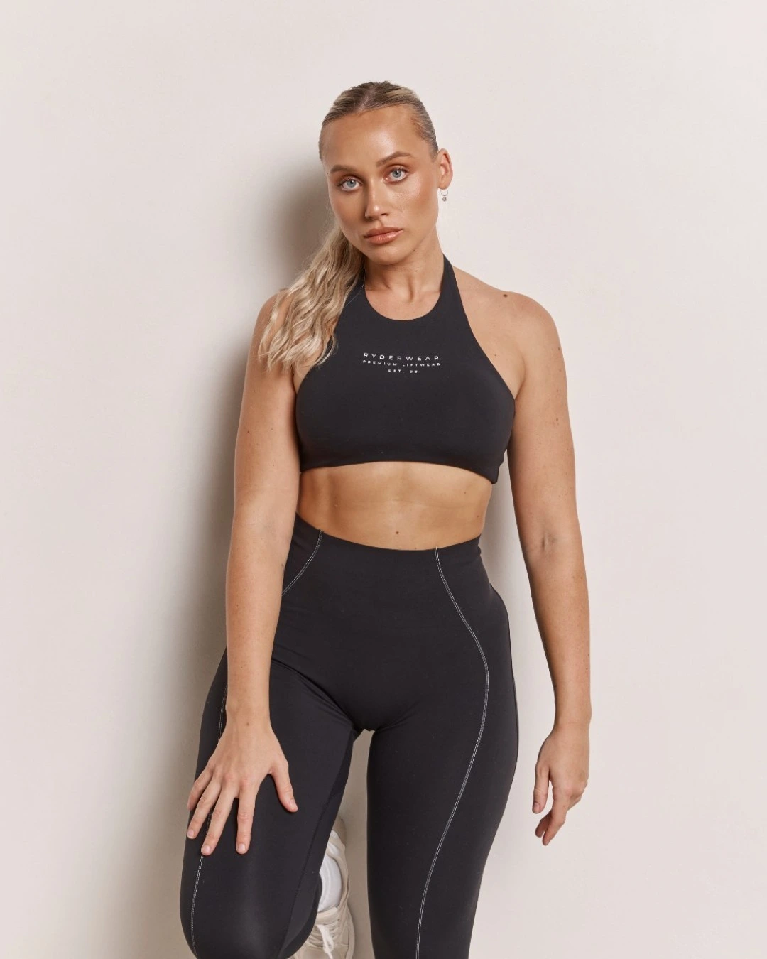 Seamless Leggings Fitting And Much More… Never Miss Out These Black Beauties!