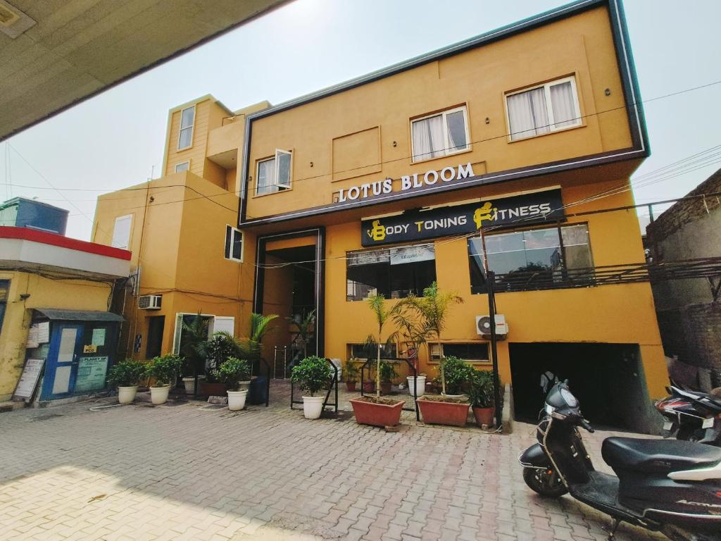 Hotel Lotus Bloom, Amritsar – Updated 2023 Prices