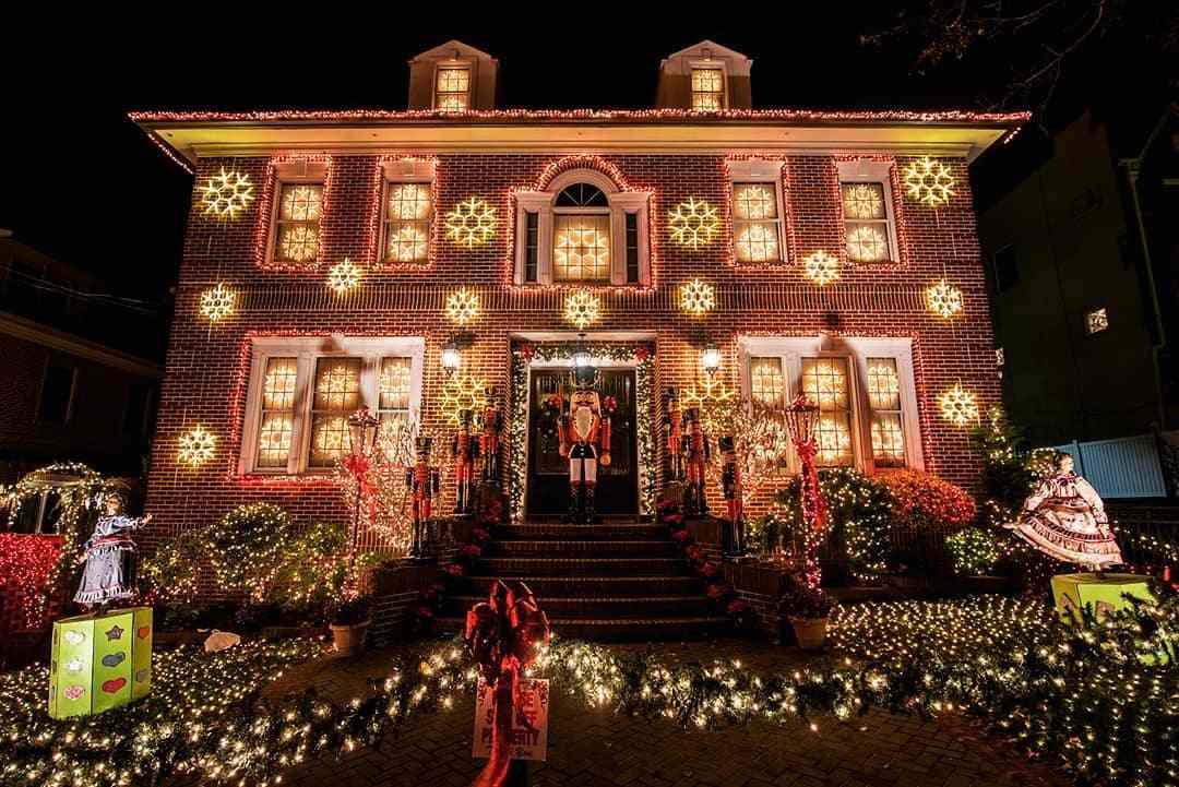 Visit Dyker Heights Holiday Lights During Christmas - Travelistia