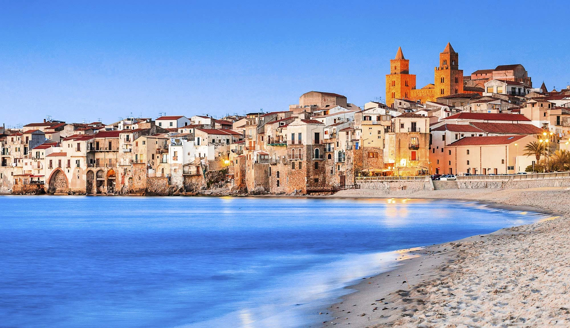 La Spiaggia Di Cefalù Features A Sandy Beach Perfect For Families