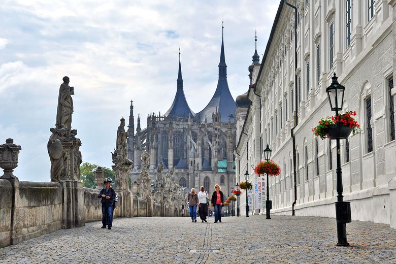 To See Prague's Old-World Charm Without The Masses, Escape The City | The  Seattle Times