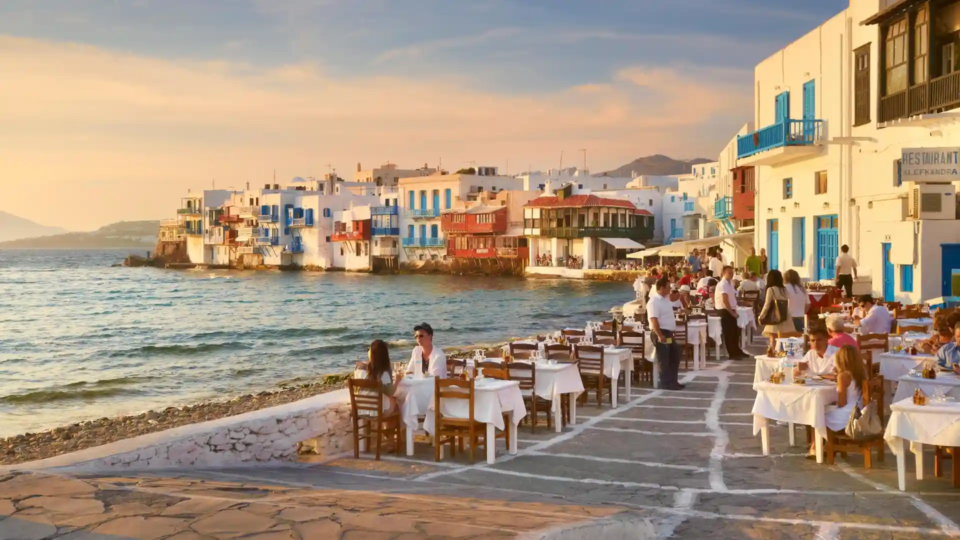 A Dreamy Honeymoon On Mykonos – The Perfect Love Story Begins Here