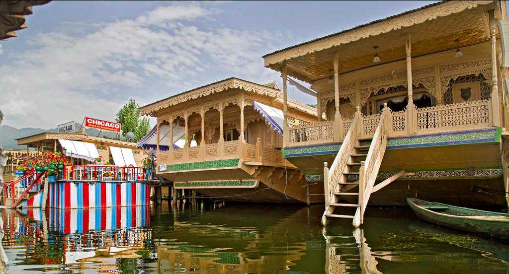29 Gorgeous Houseboats In Kashmir (2023) | Latest Offers, Reviews