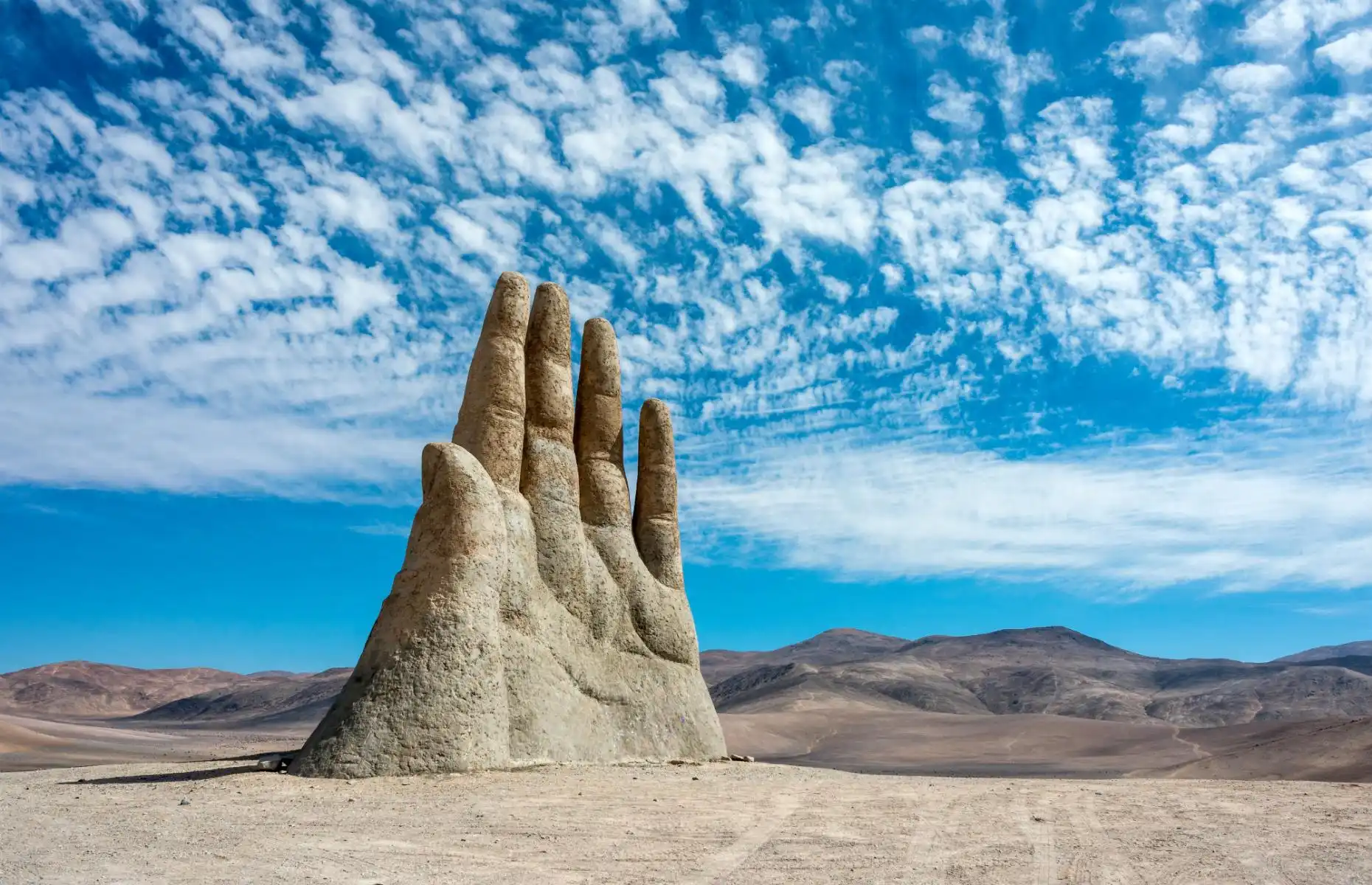 The Hand In The Desert, Chile