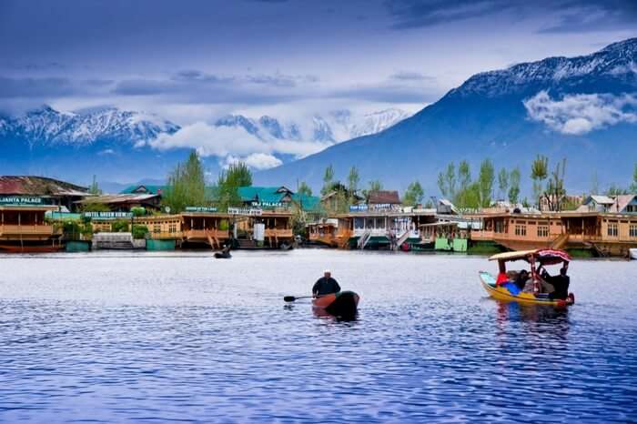 15 Best Houseboats In Kashmir: A Treat For Nature Buffs!