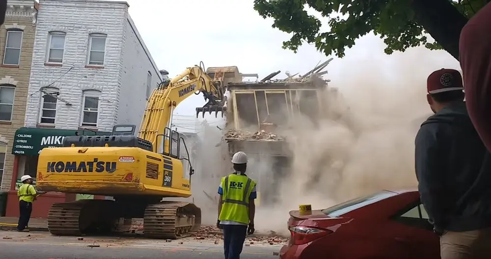 Construction/Demolition Crew Member