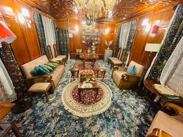 Heaven Breeze - Group Of House Boats (Srinagar, Kashmir) - Specialty Hotel  Reviews, Photos, Rate Comparison - Tripadvisor