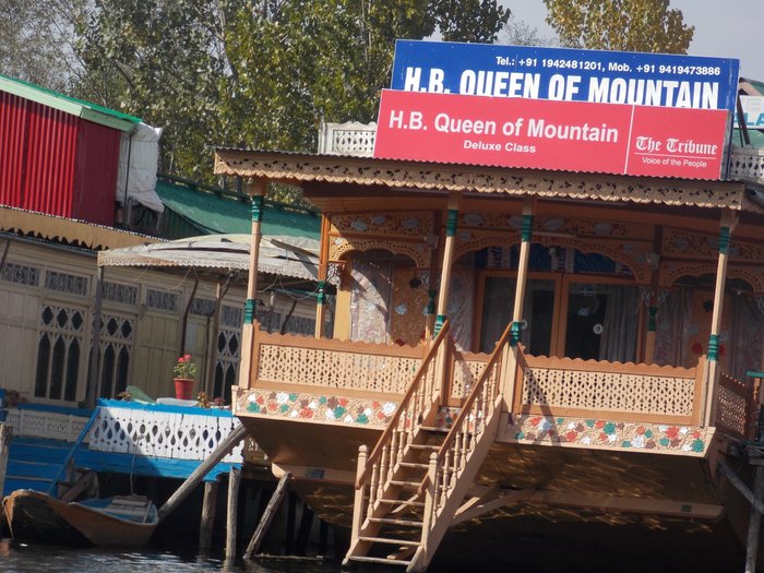 Queen Of Mountain Houseboat (Srinagar, Kashmir) - Lodge Reviews, Photos,  Rate Comparison - Tripadvisor
