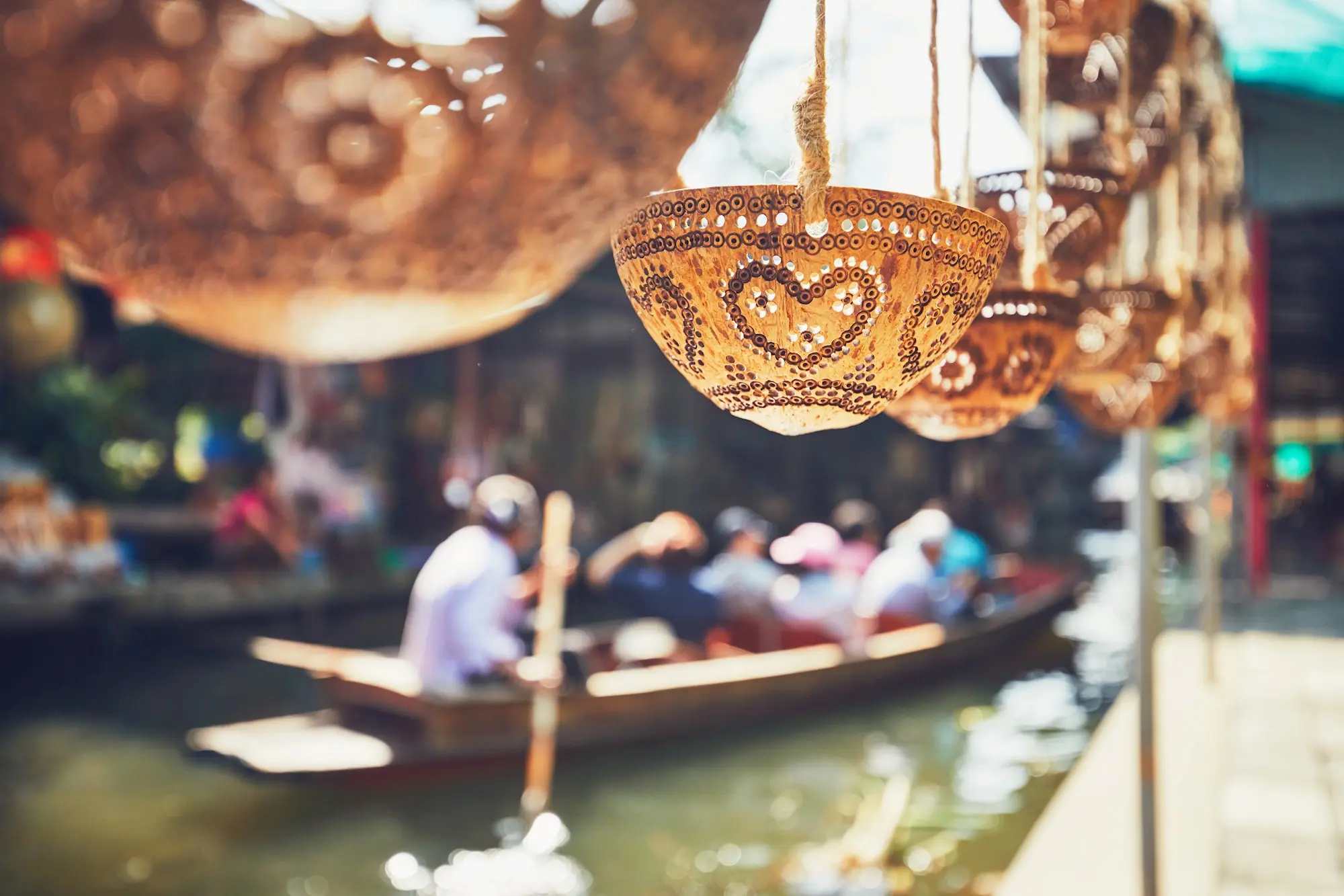 10 Ways To Earn Money While Traveling