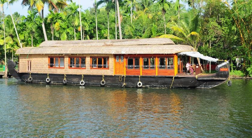 Best Houseboats In Kumarakom
